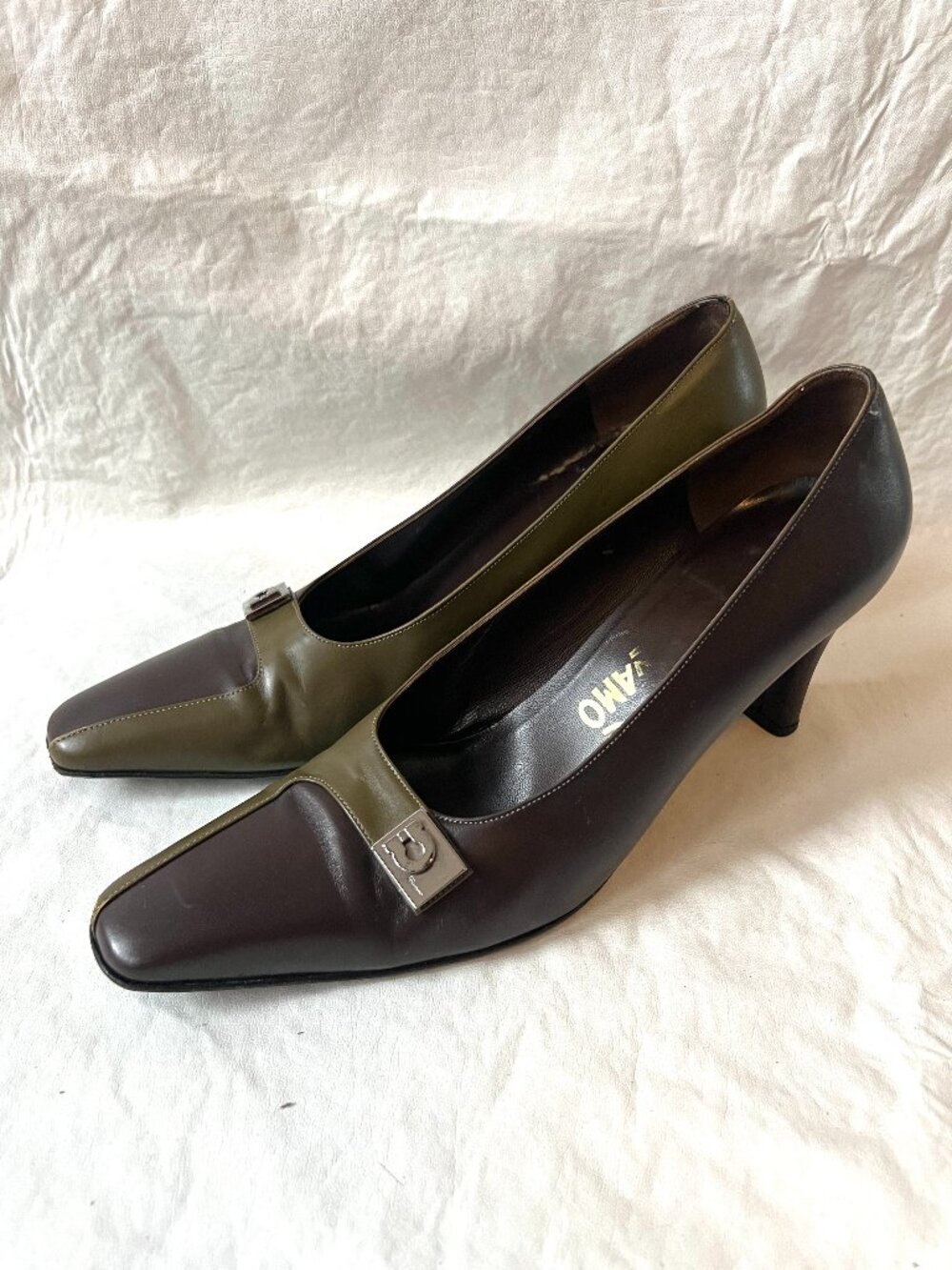 Salvatore Ferragamo pumps color block brown olive green gancini 9.5 B heels